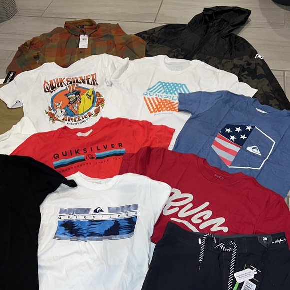 🔥 BOYS QUIKSILVER CLOTHING BUNDLE BOX NEW WITH TAGS FOR ALL SEASONS 🔥 - Picture 6 of 8